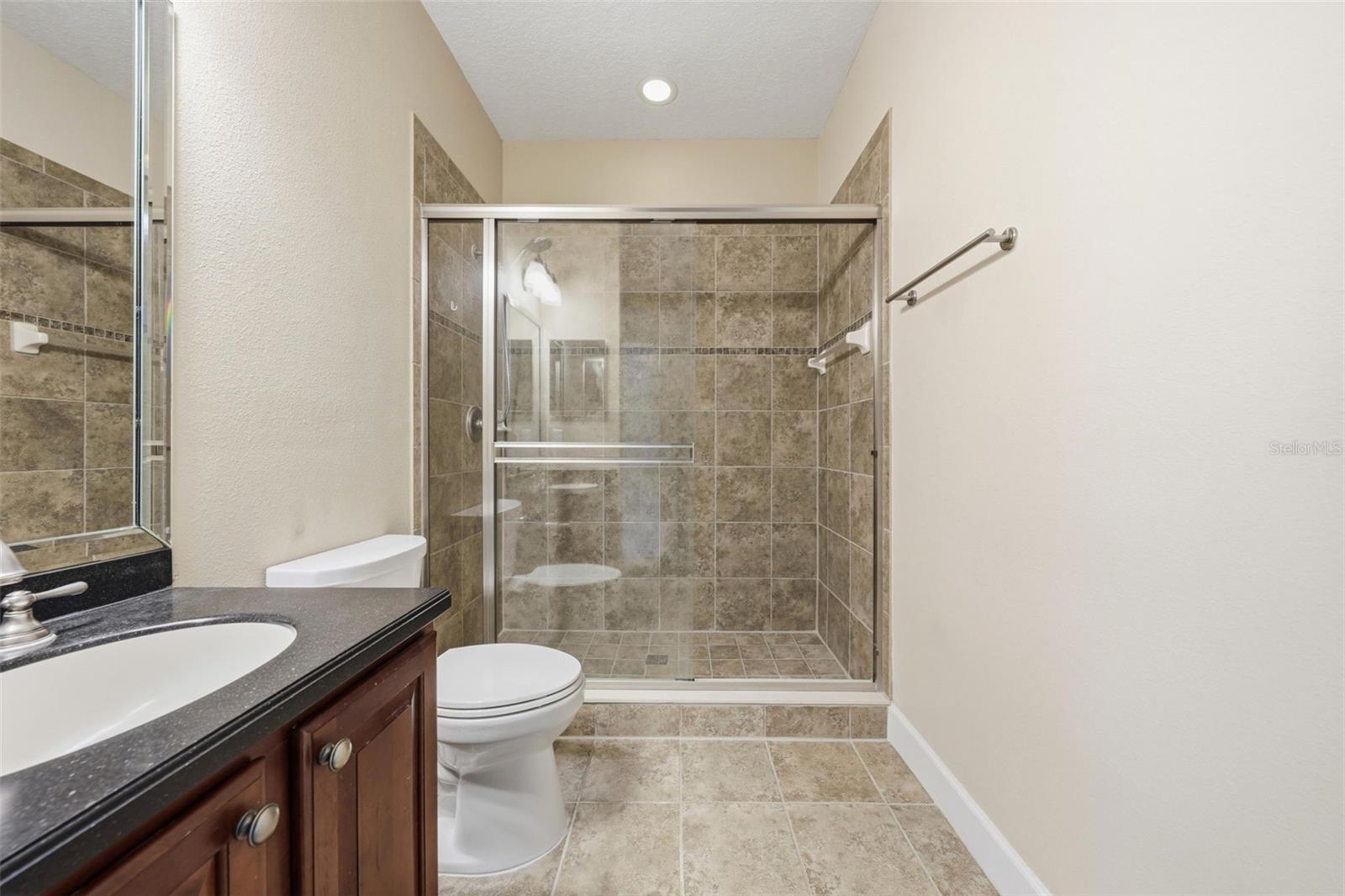 Bedroom 5/Bonus Room en suite