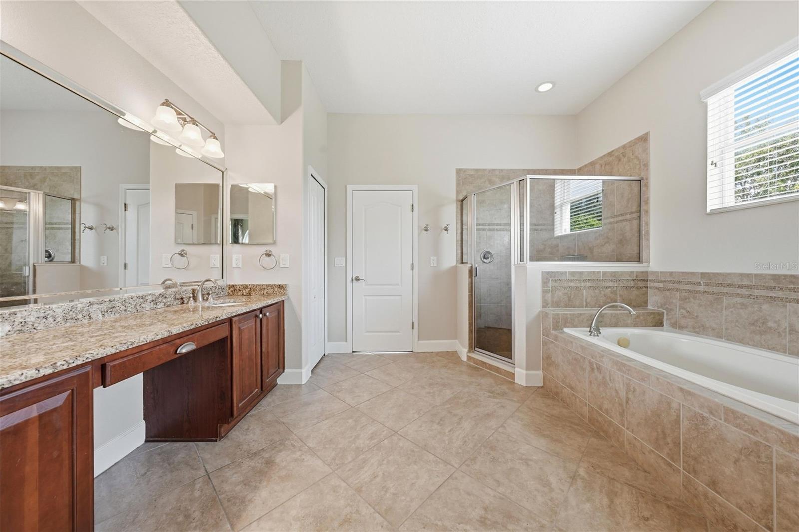 Primary en suite 1