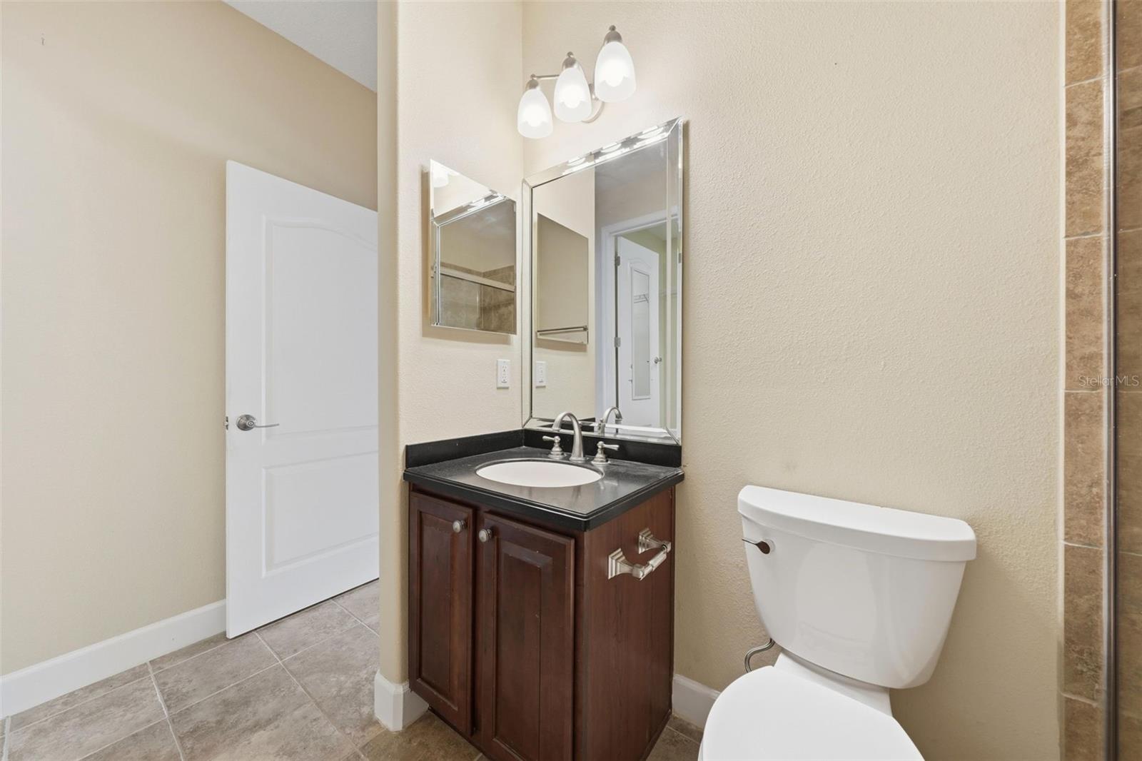 Bedroom 5/Bonus Room en suite