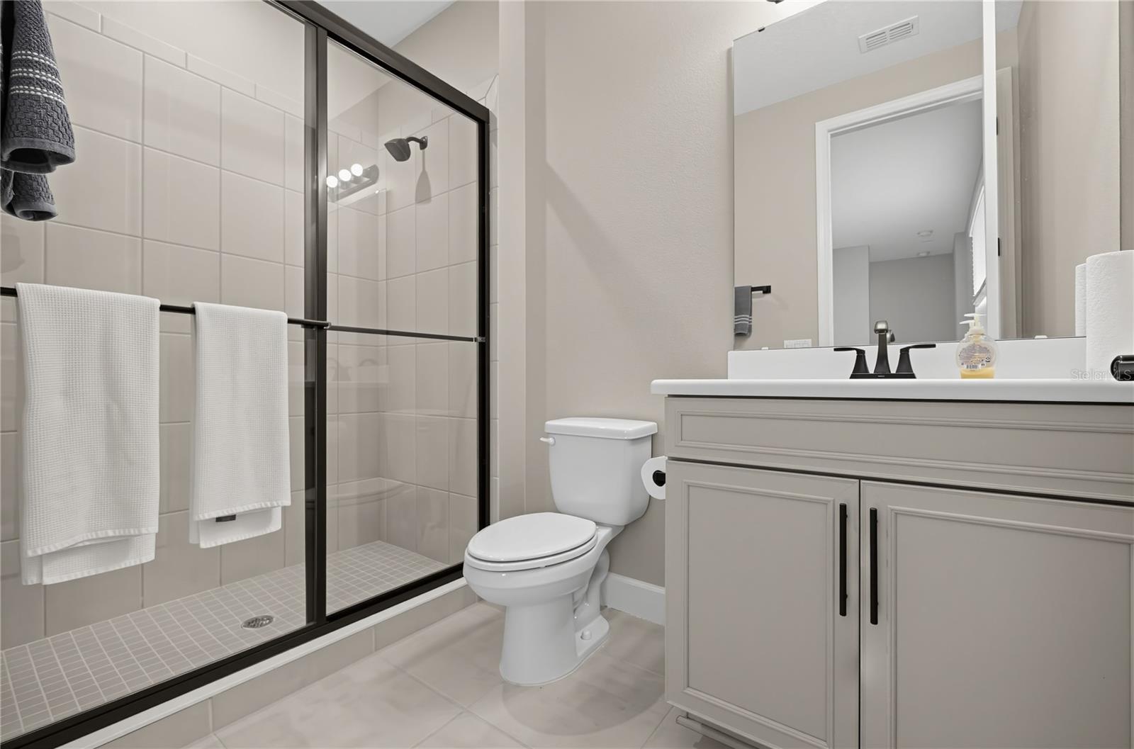 Studio Apartment Full Bath