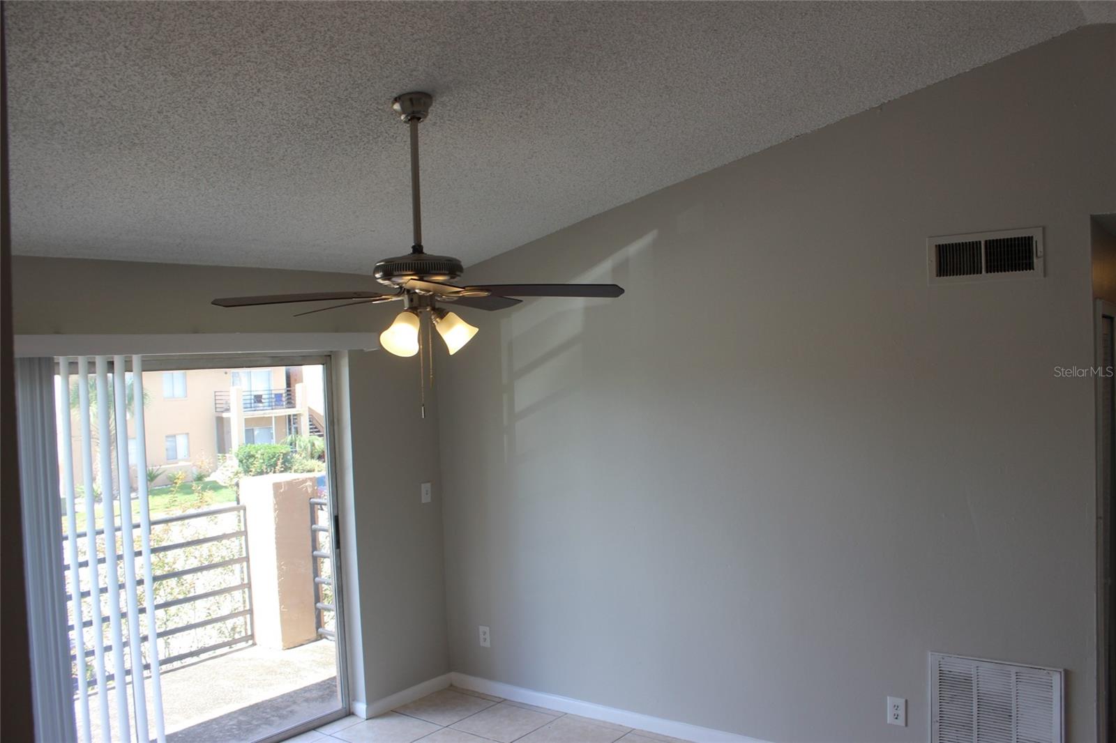 5231 VIA HACIENDA CIRCLE, #B218, Orlando, FL 32839 5231 VIA HACIENDA CIRCLE, #B218, Orlando, FL 32839