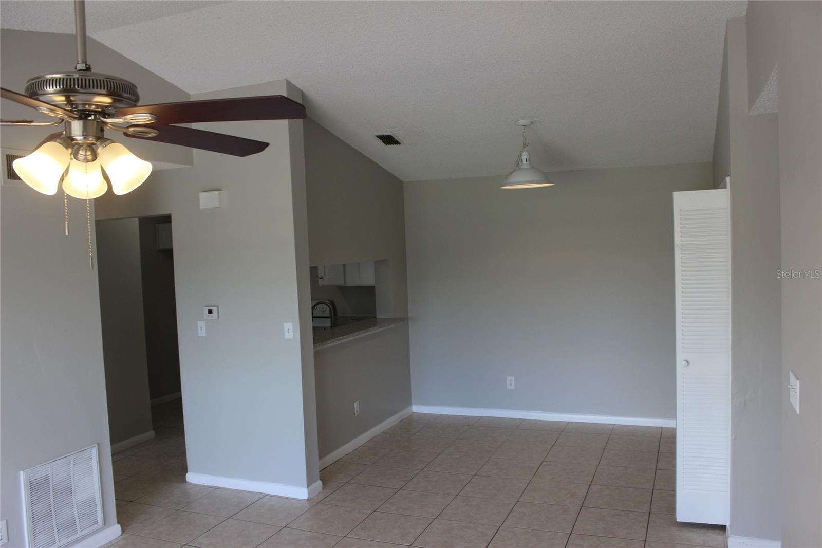 5231 VIA HACIENDA CIRCLE, #B218, Orlando, FL 32839 5231 VIA HACIENDA CIRCLE, #B218, Orlando, FL 32839