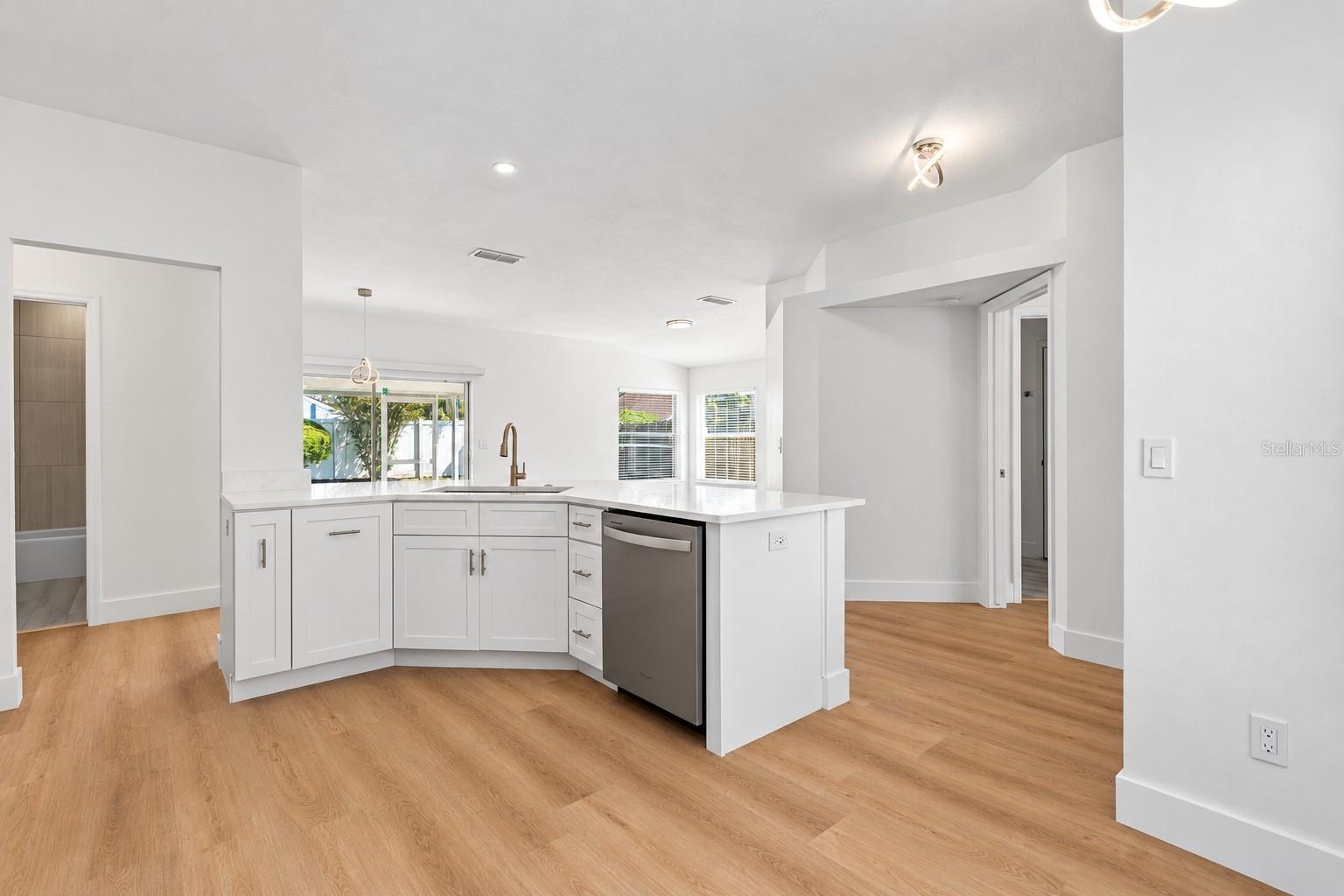 573 SHORT PINE CIRCLE, Orlando, FL 32807 573 SHORT PINE CIRCLE, Orlando, FL 32807