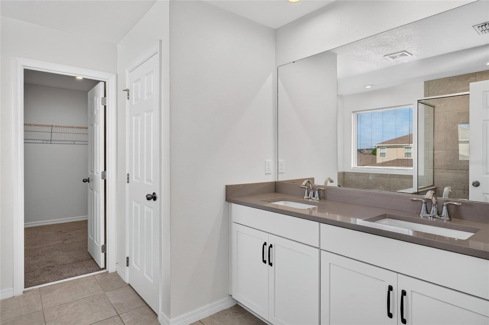 Primary bathroom to closet