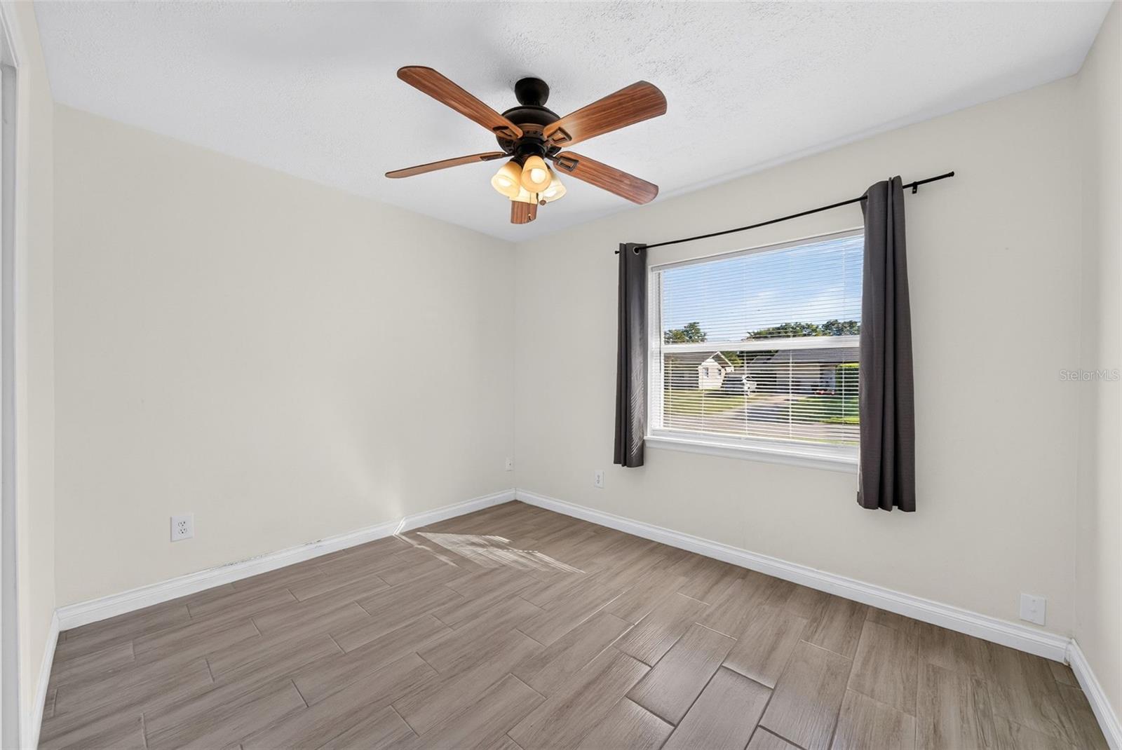 Bedroom #411'x9'
