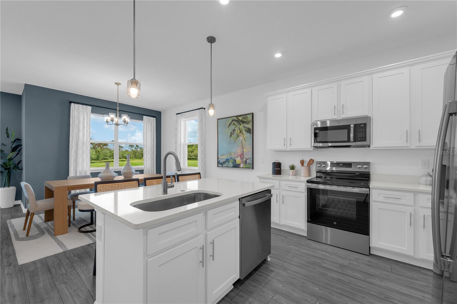1098 CLAY BOULEVARD, Tavares, FL 32778