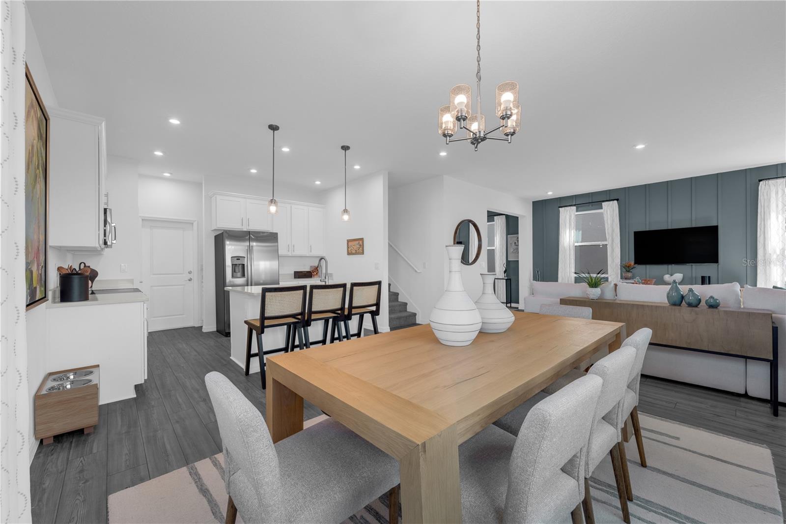 1098 CLAY BOULEVARD, Tavares, FL 32778