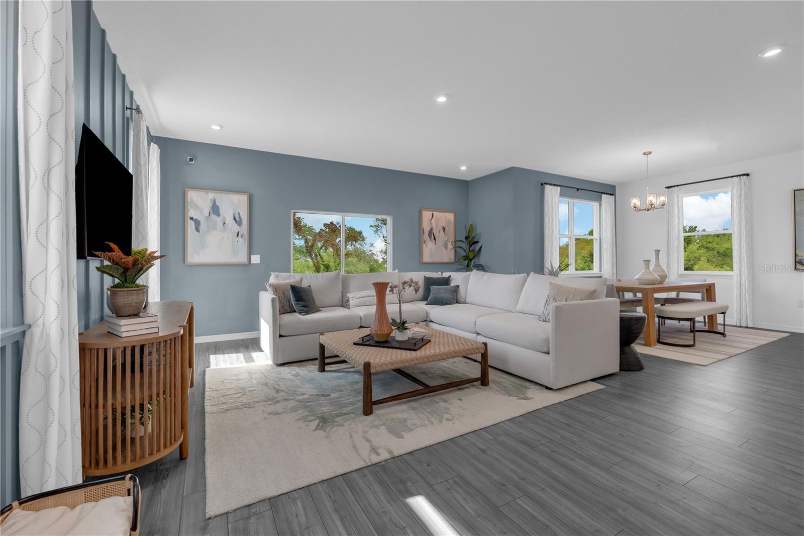 1098 CLAY BOULEVARD, Tavares, FL 32778