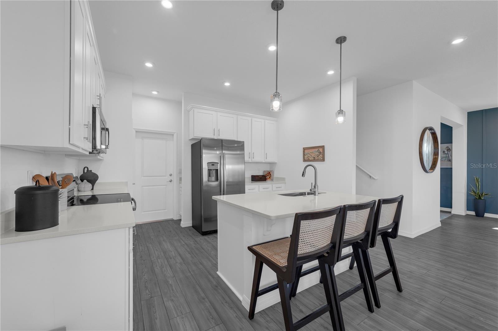 1098 CLAY BOULEVARD, Tavares, FL 32778