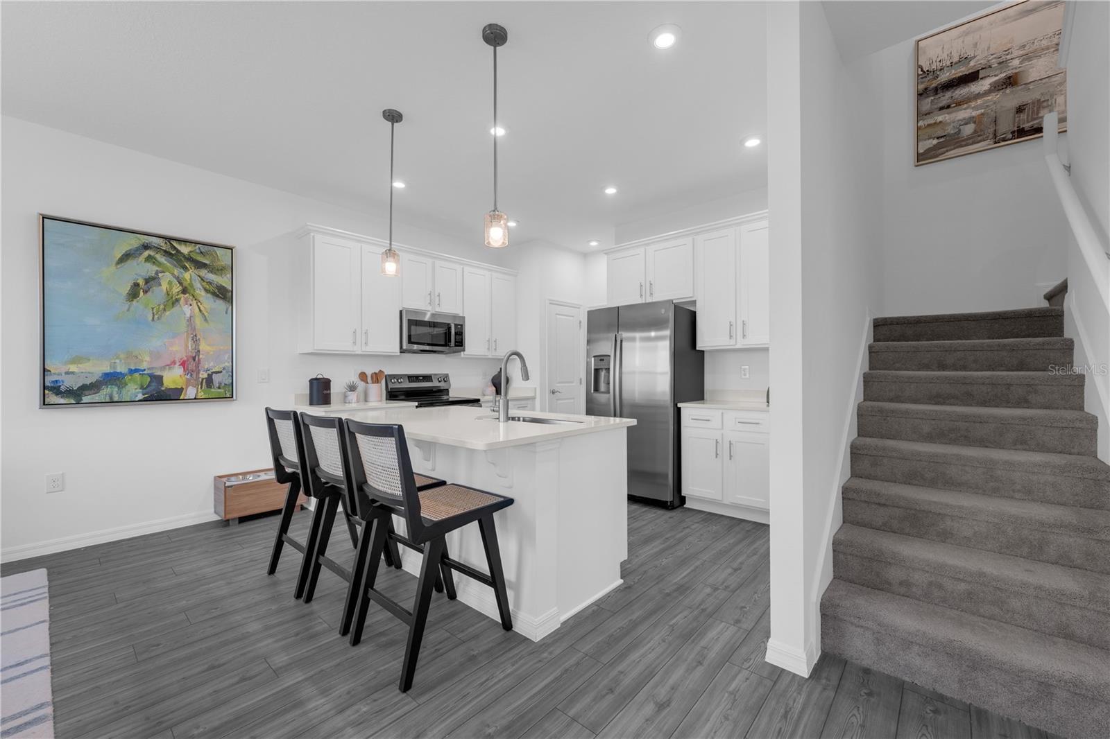 1098 CLAY BOULEVARD, Tavares, FL 32778