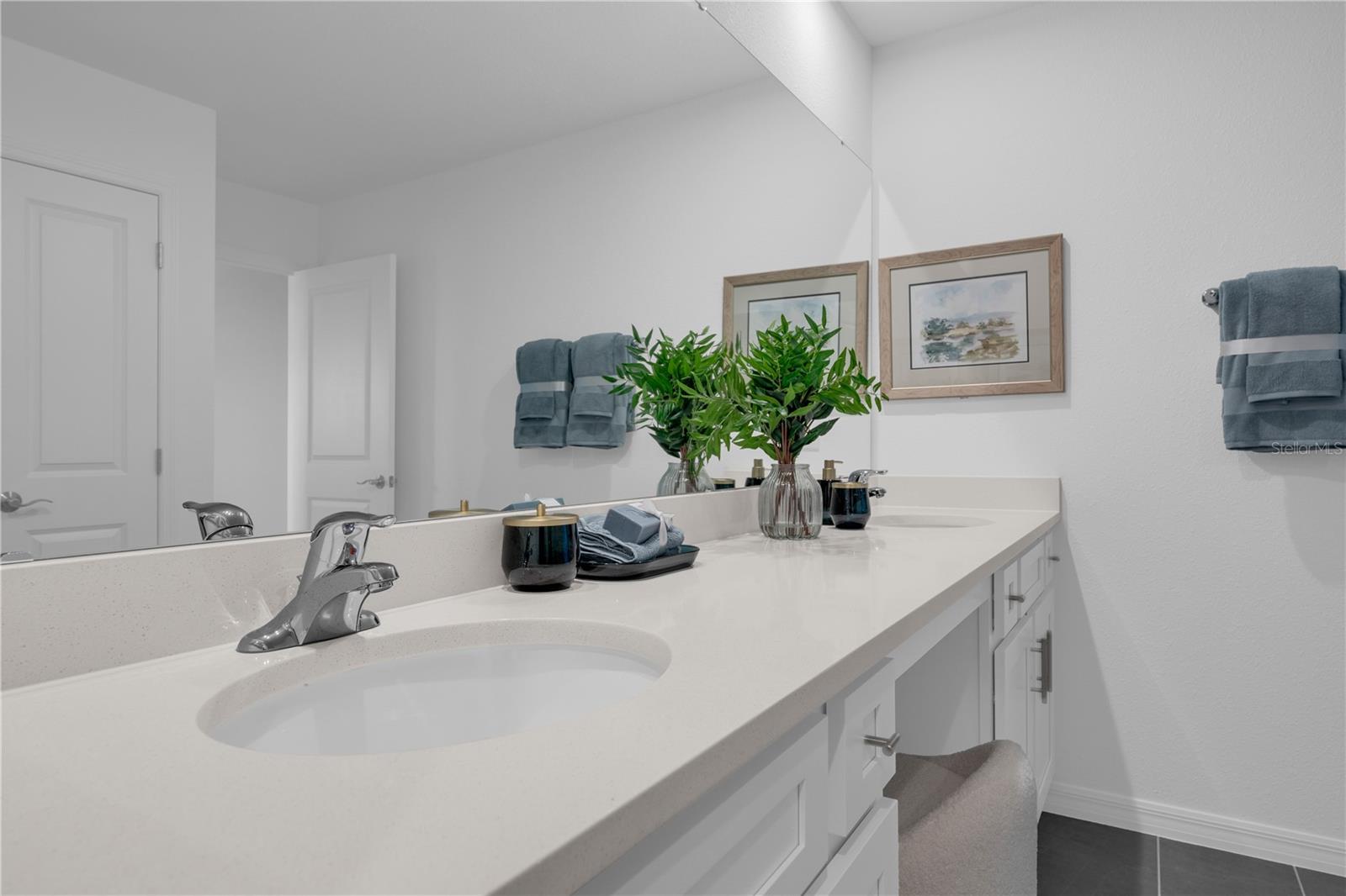 1098 CLAY BOULEVARD, Tavares, FL 32778