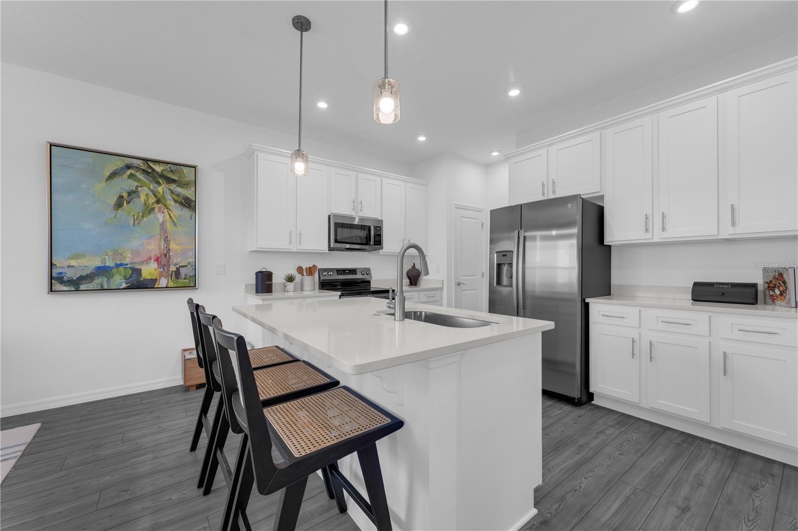 1098 CLAY BOULEVARD, Tavares, FL 32778