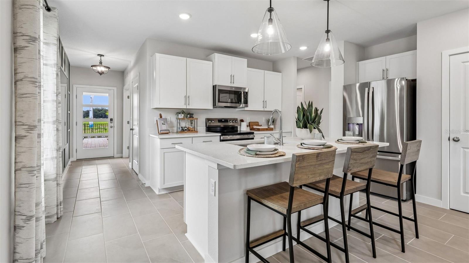 1956 DIAMOND HEAD CIRCLE, Lake Hamilton, FL 33851