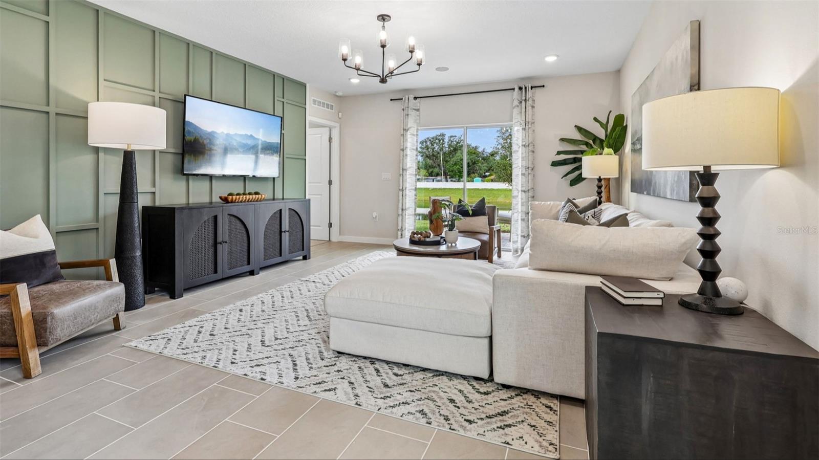 1956 DIAMOND HEAD CIRCLE, Lake Hamilton, FL 33851