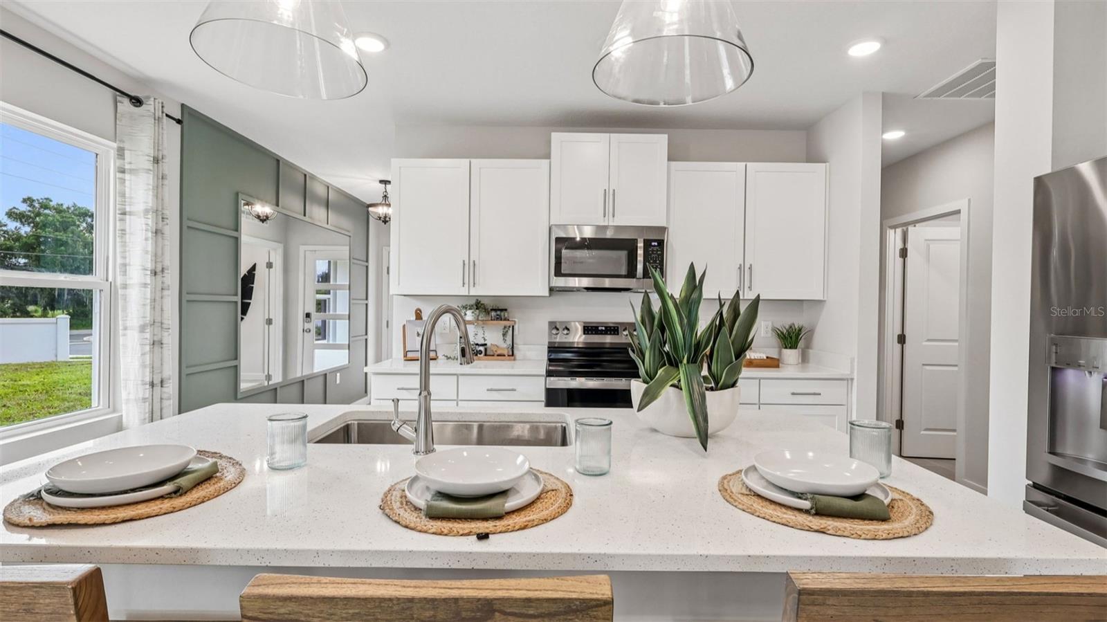 1956 DIAMOND HEAD CIRCLE, Lake Hamilton, FL 33851