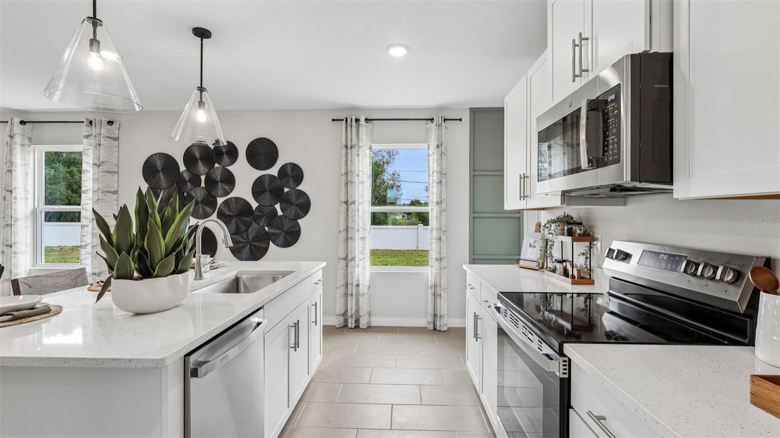 1956 DIAMOND HEAD CIRCLE, Lake Hamilton, FL 33851