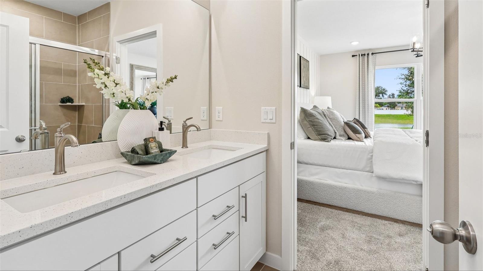 1956 DIAMOND HEAD CIRCLE, Lake Hamilton, FL 33851