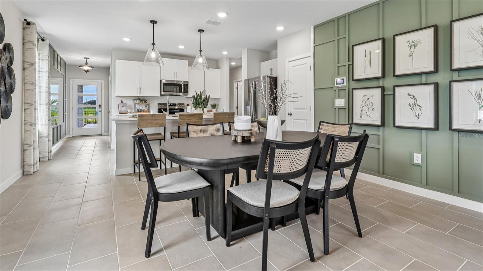 1956 DIAMOND HEAD CIRCLE, Lake Hamilton, FL 33851