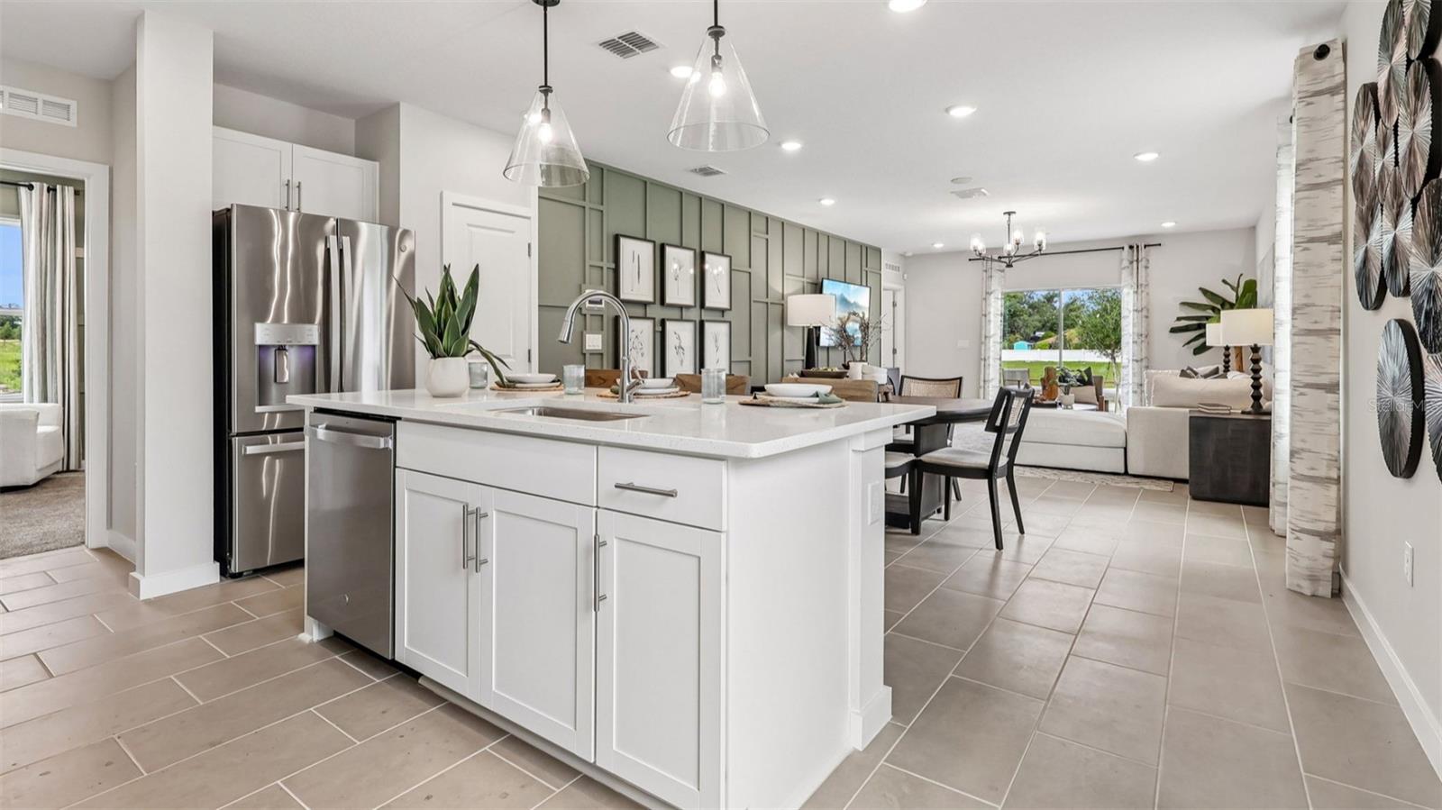 1956 DIAMOND HEAD CIRCLE, Lake Hamilton, FL 33851