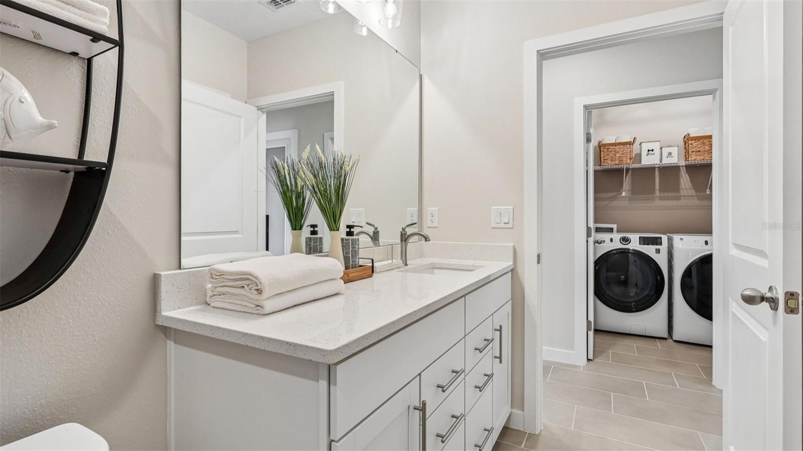 1956 DIAMOND HEAD CIRCLE, Lake Hamilton, FL 33851