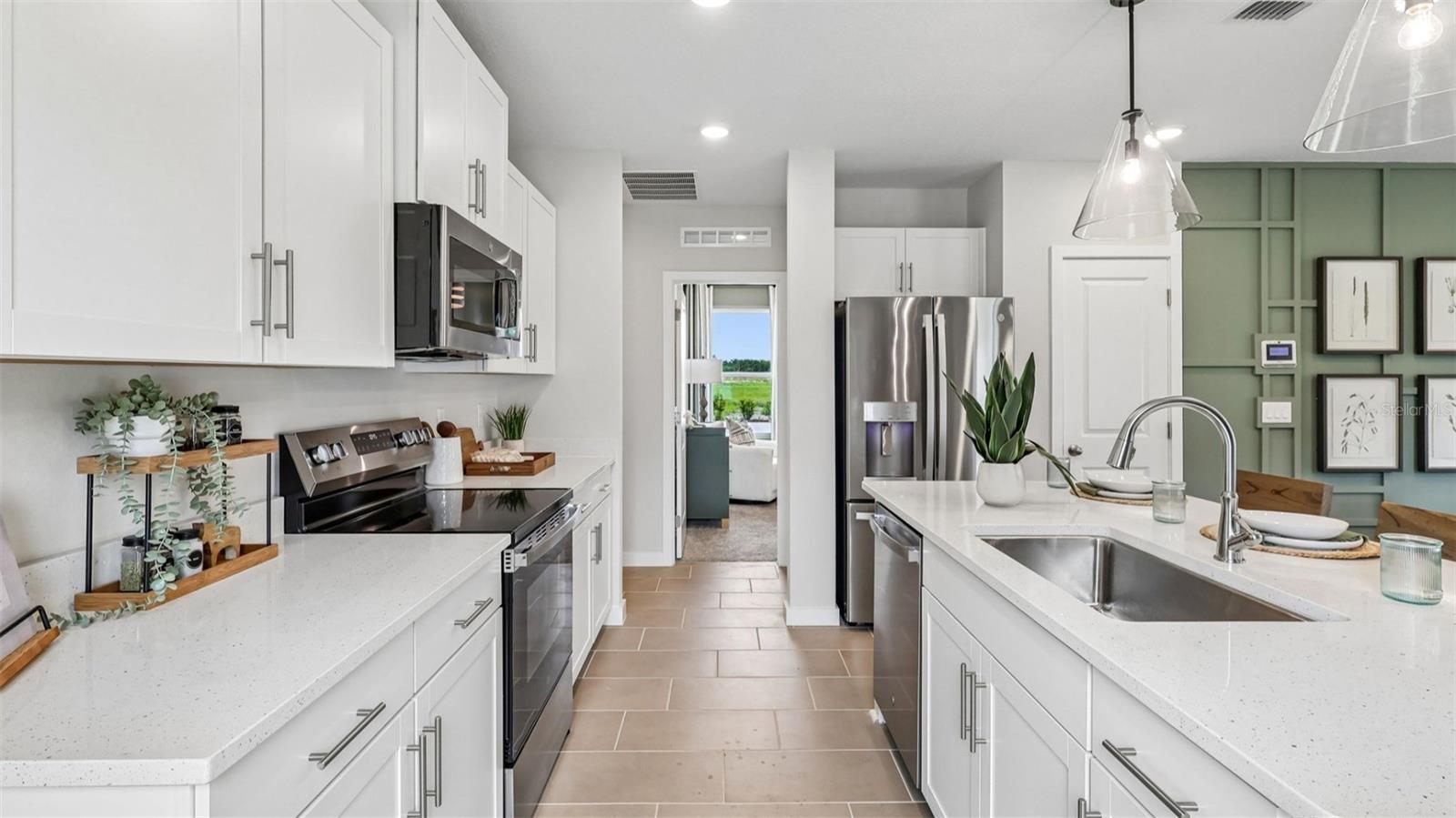1956 DIAMOND HEAD CIRCLE, Lake Hamilton, FL 33851