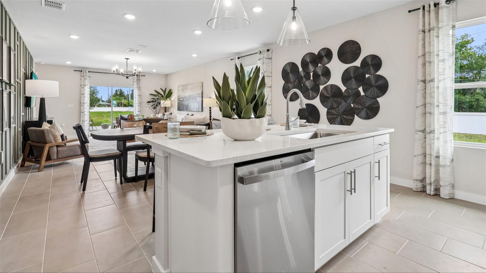 1956 DIAMOND HEAD CIRCLE, Lake Hamilton, FL 33851