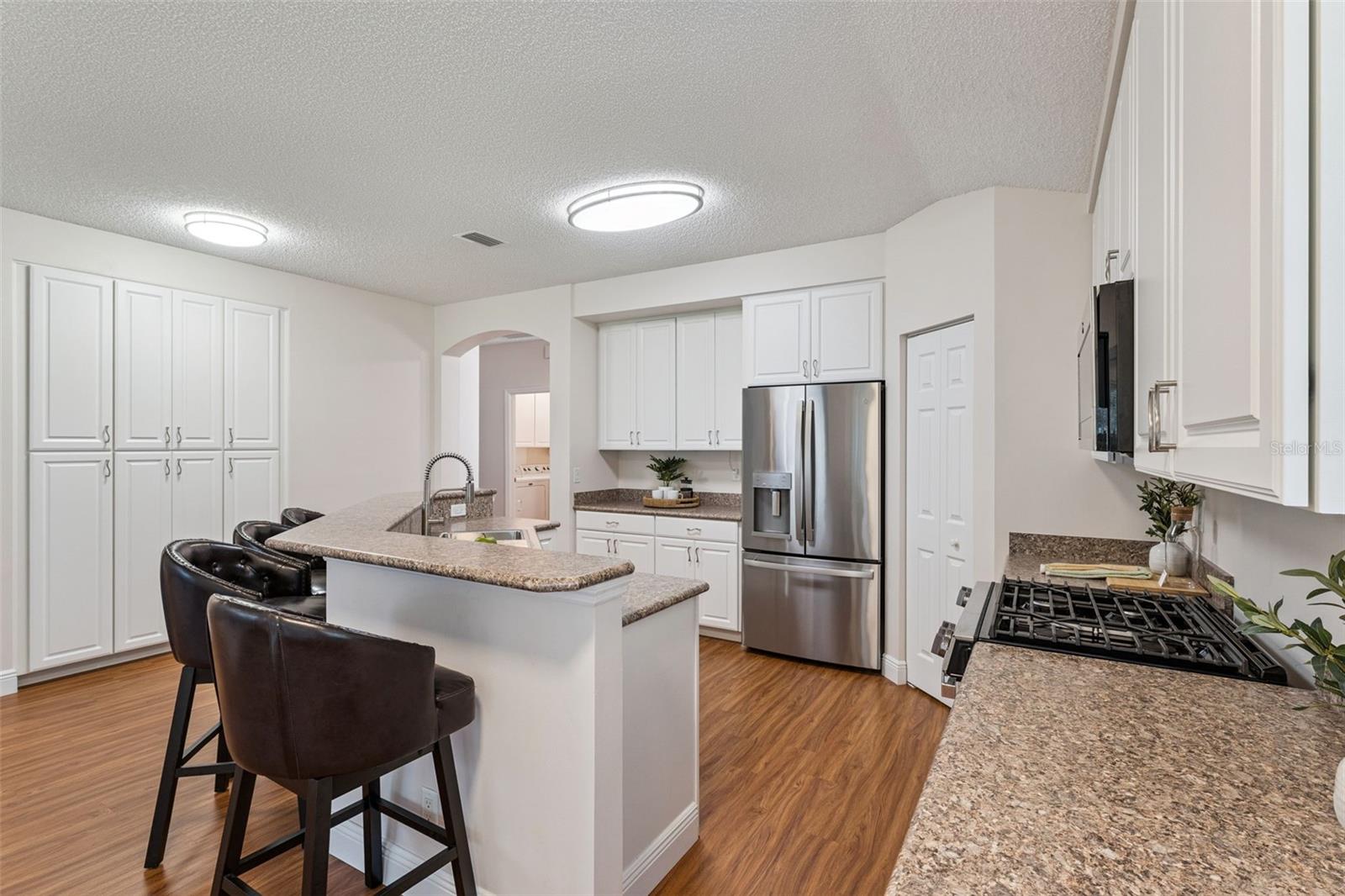 Kitchen w/ a breakfast bar, 42" "soft close" cabinets & stainless steel appliances
