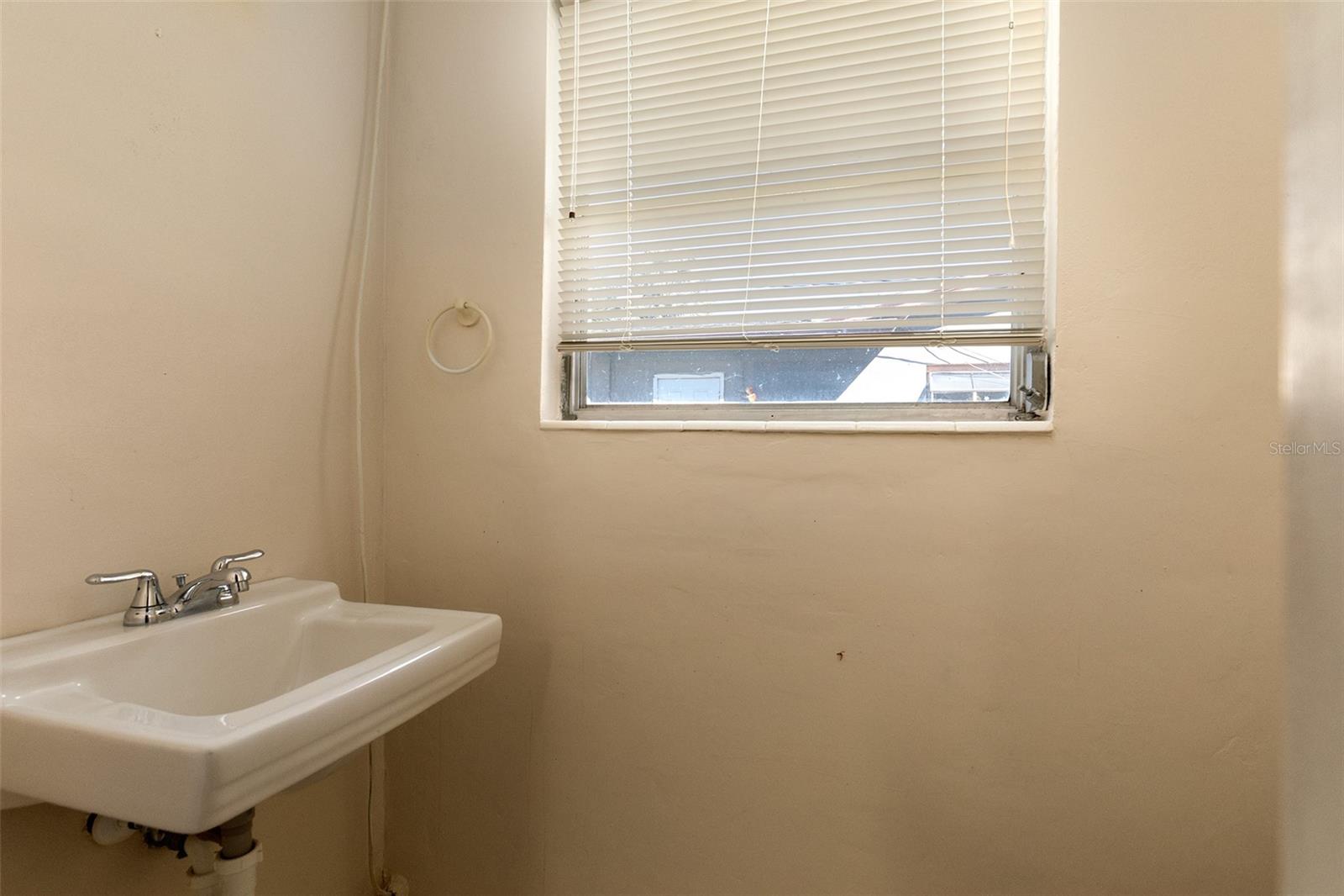 1/2 Bathroom