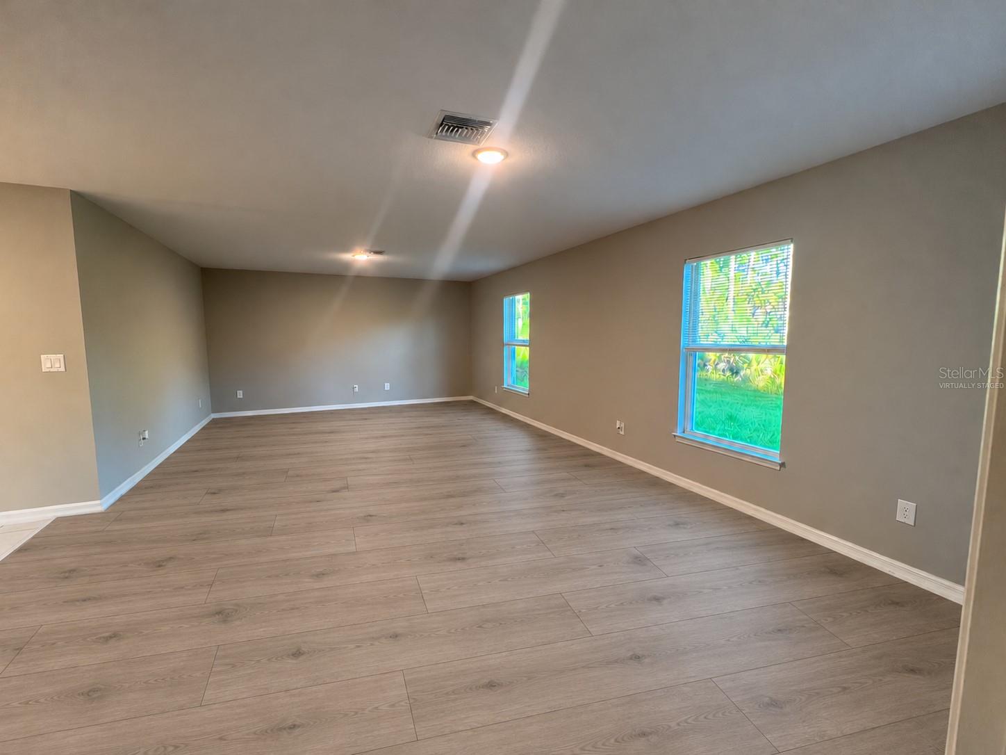 Living room virtually staged: planned laminate flooring. Living room virtually staged: planned laminate flooring.