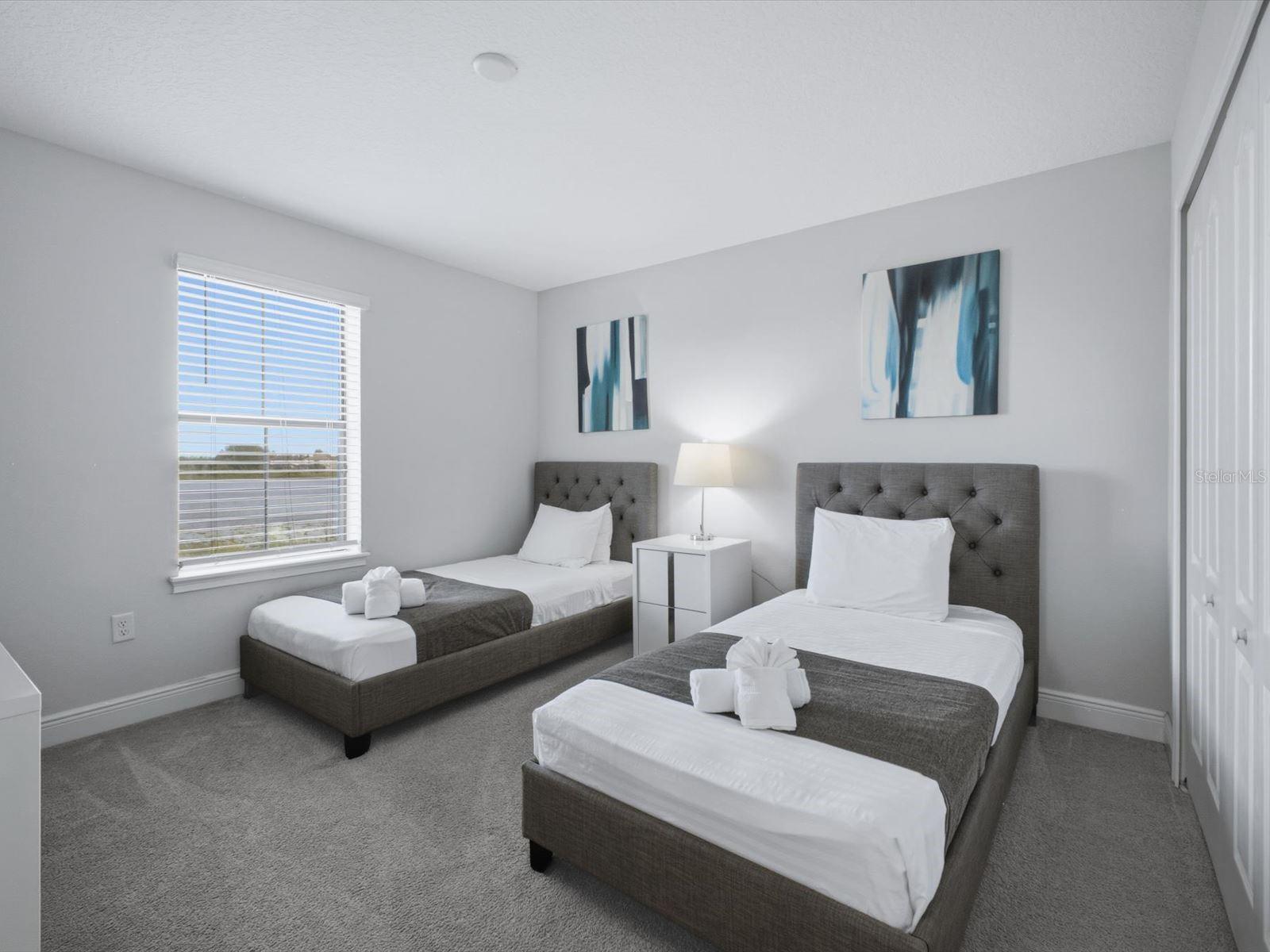Upstairs ensuite bedroom 5
