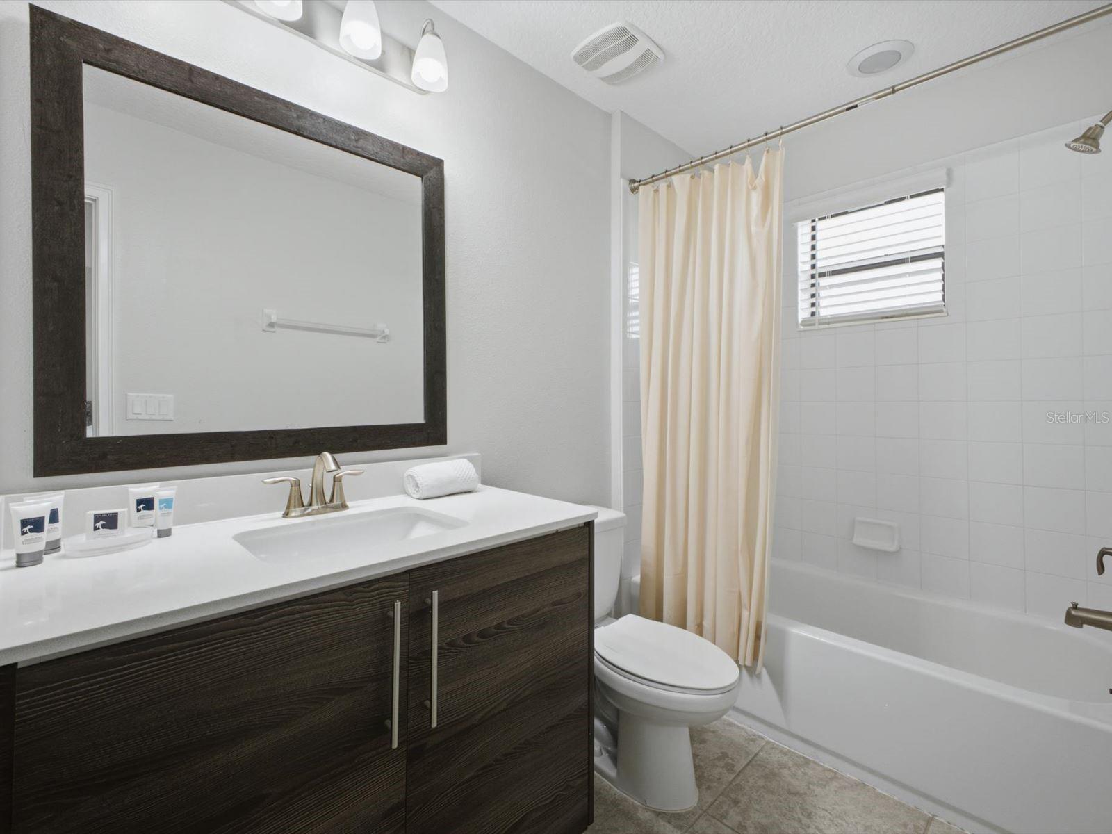 Upstairs ensuite bathroom 5