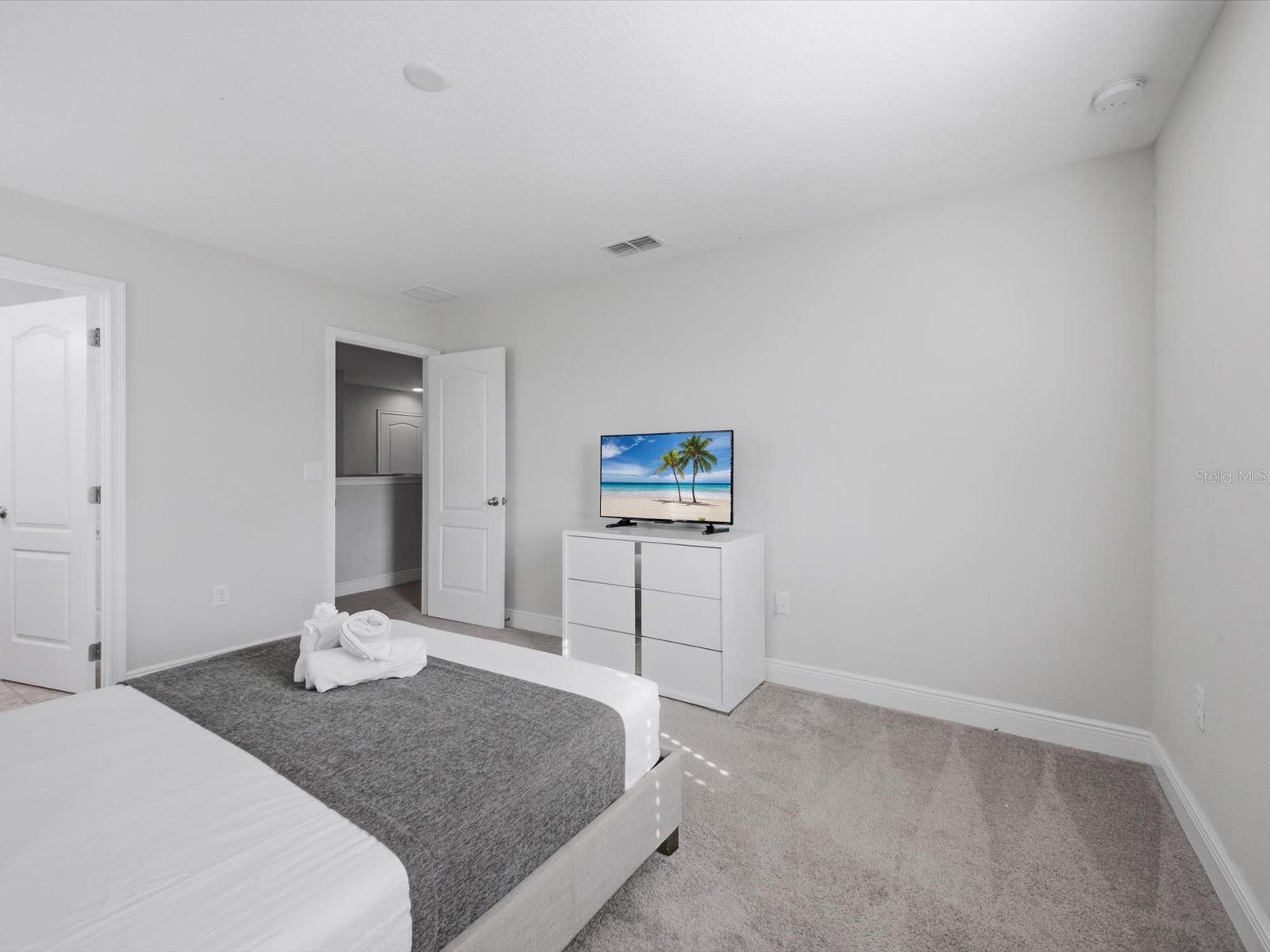 Upstairs ensuite bedroom 2