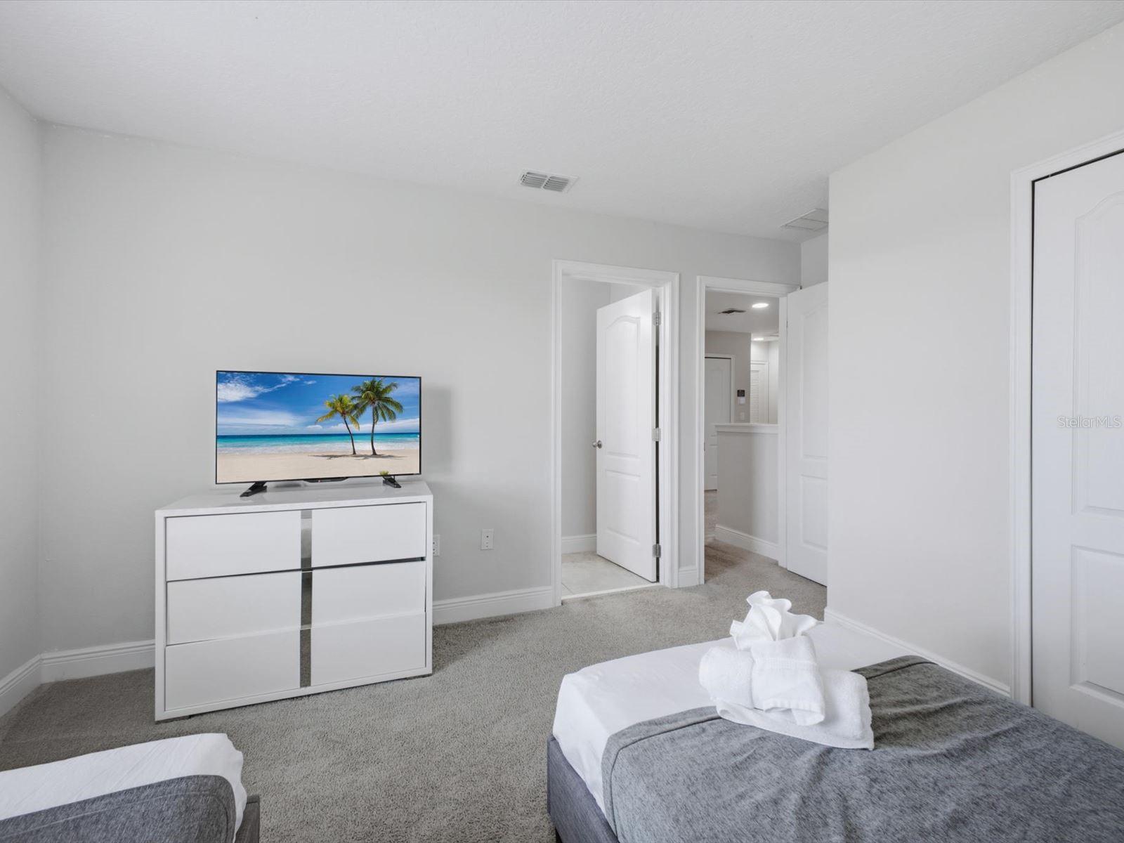 Upstairs ensuite bedroom 6