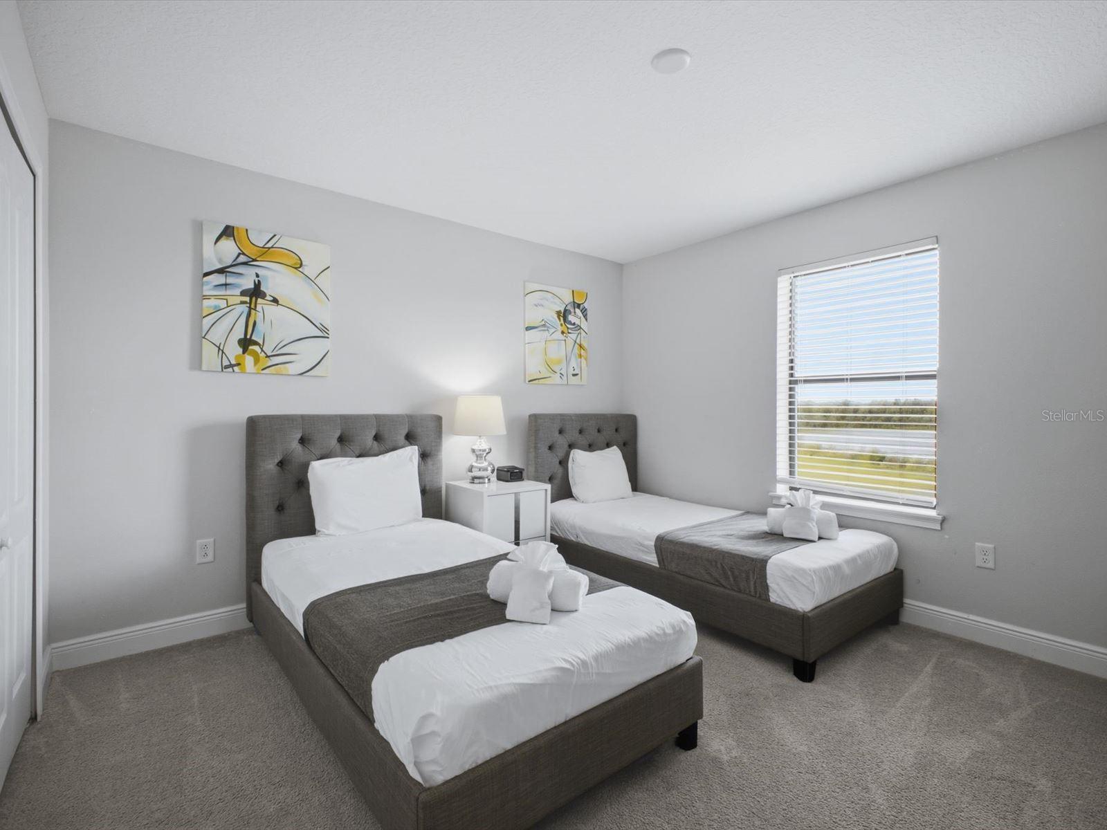 Upstairs ensuite bedroom 6