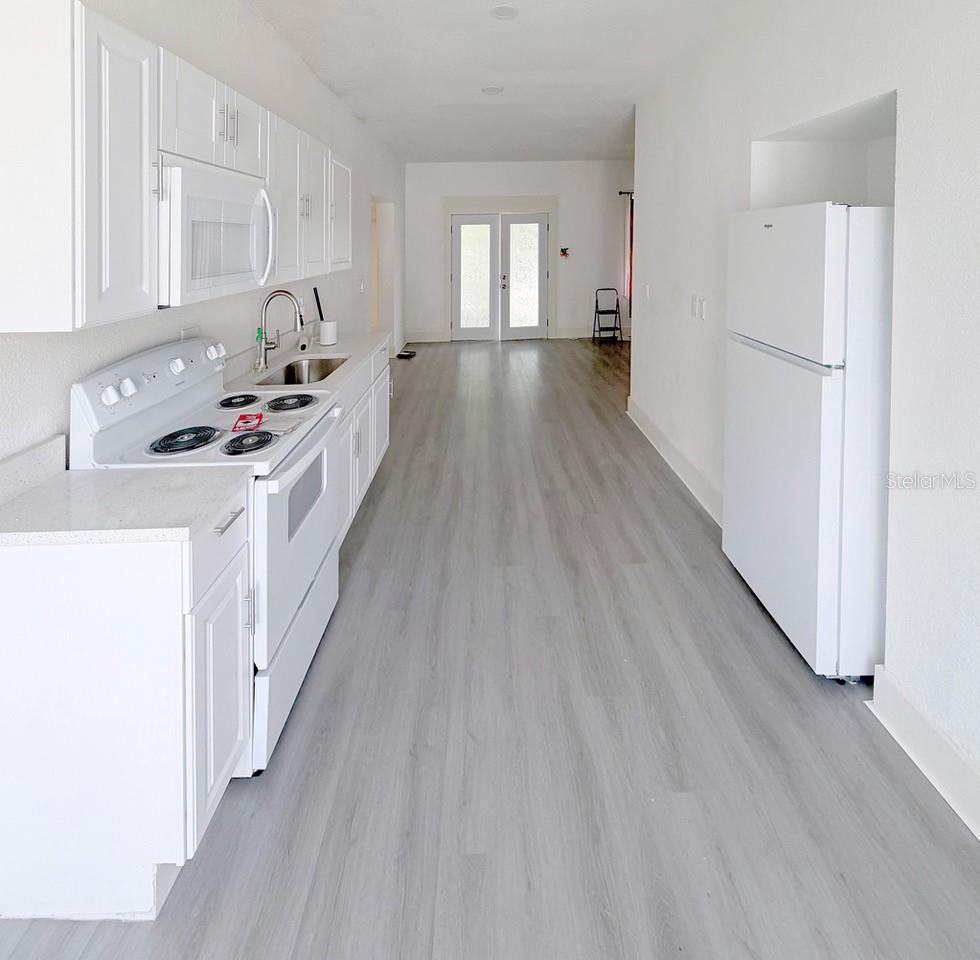 Eat-in Kitchen