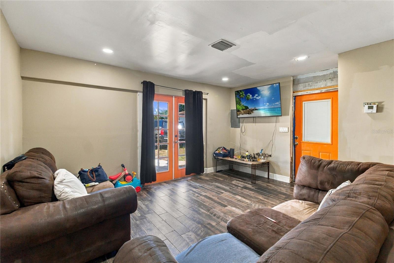 HOUSE 2 INTERIOR