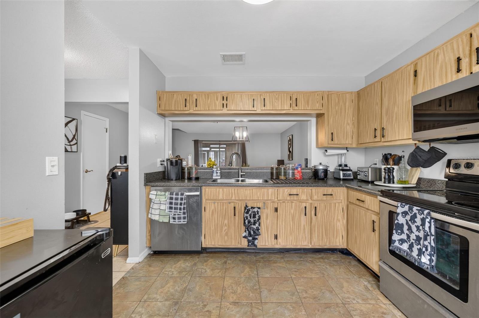 Spacious kitchen to enjoy preparing meals.
