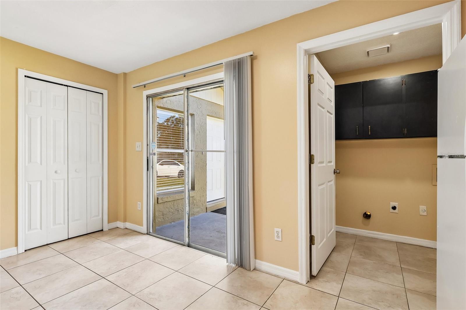 Breakfast nook has sliding glass door access to the front patio.