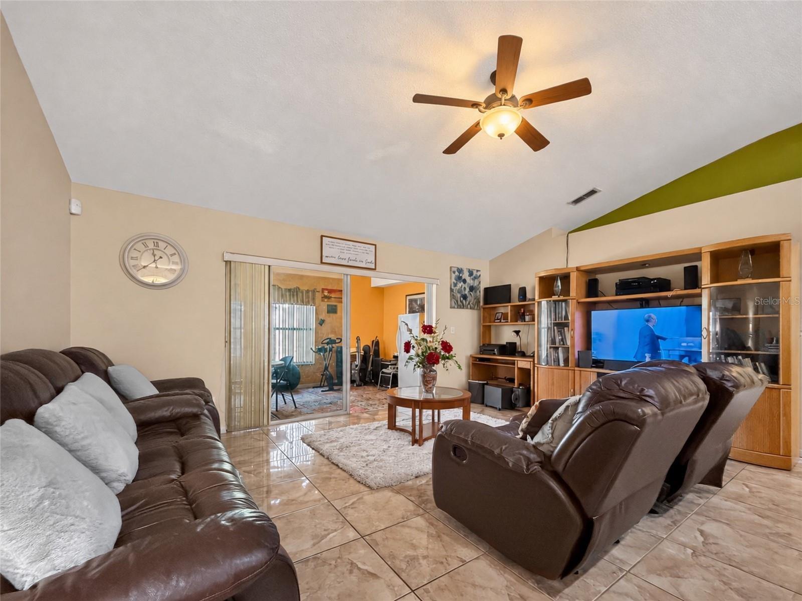 1048 HILL MOUNT DRIVE, Minneola, FL 34715