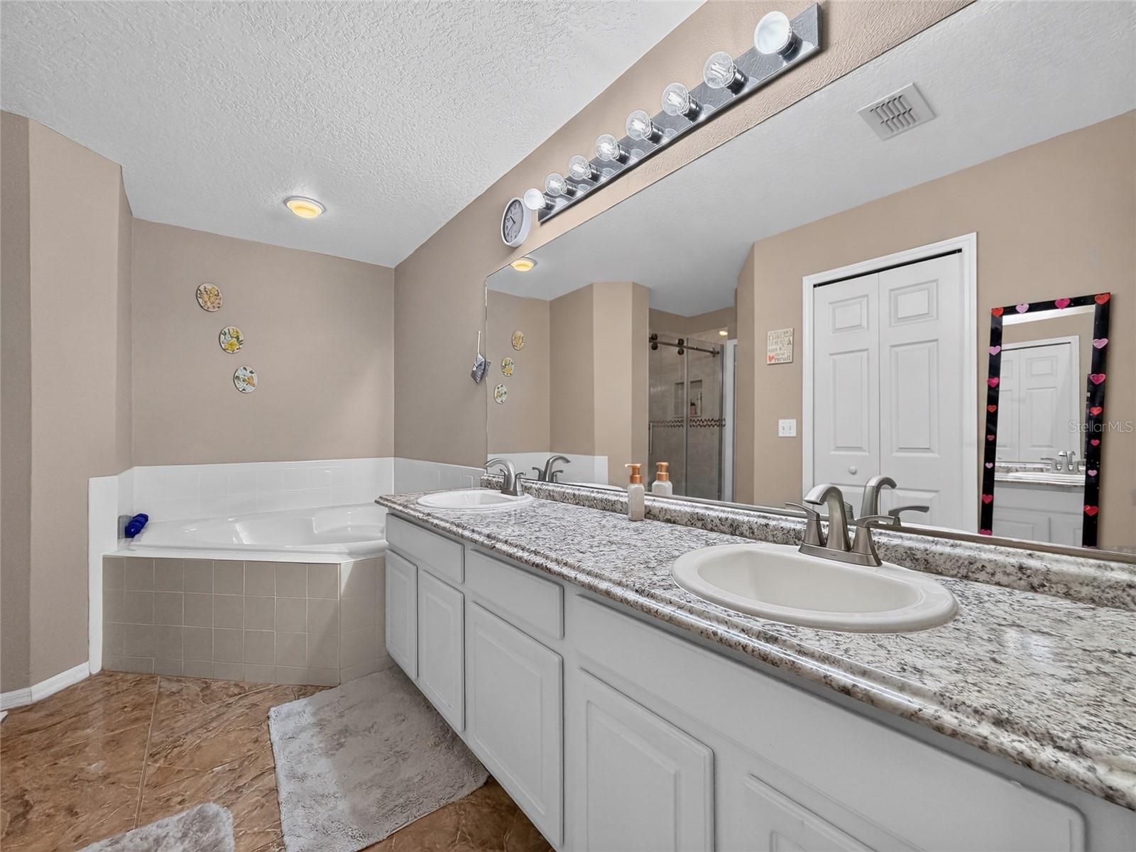 1048 HILL MOUNT DRIVE, Minneola, FL 34715