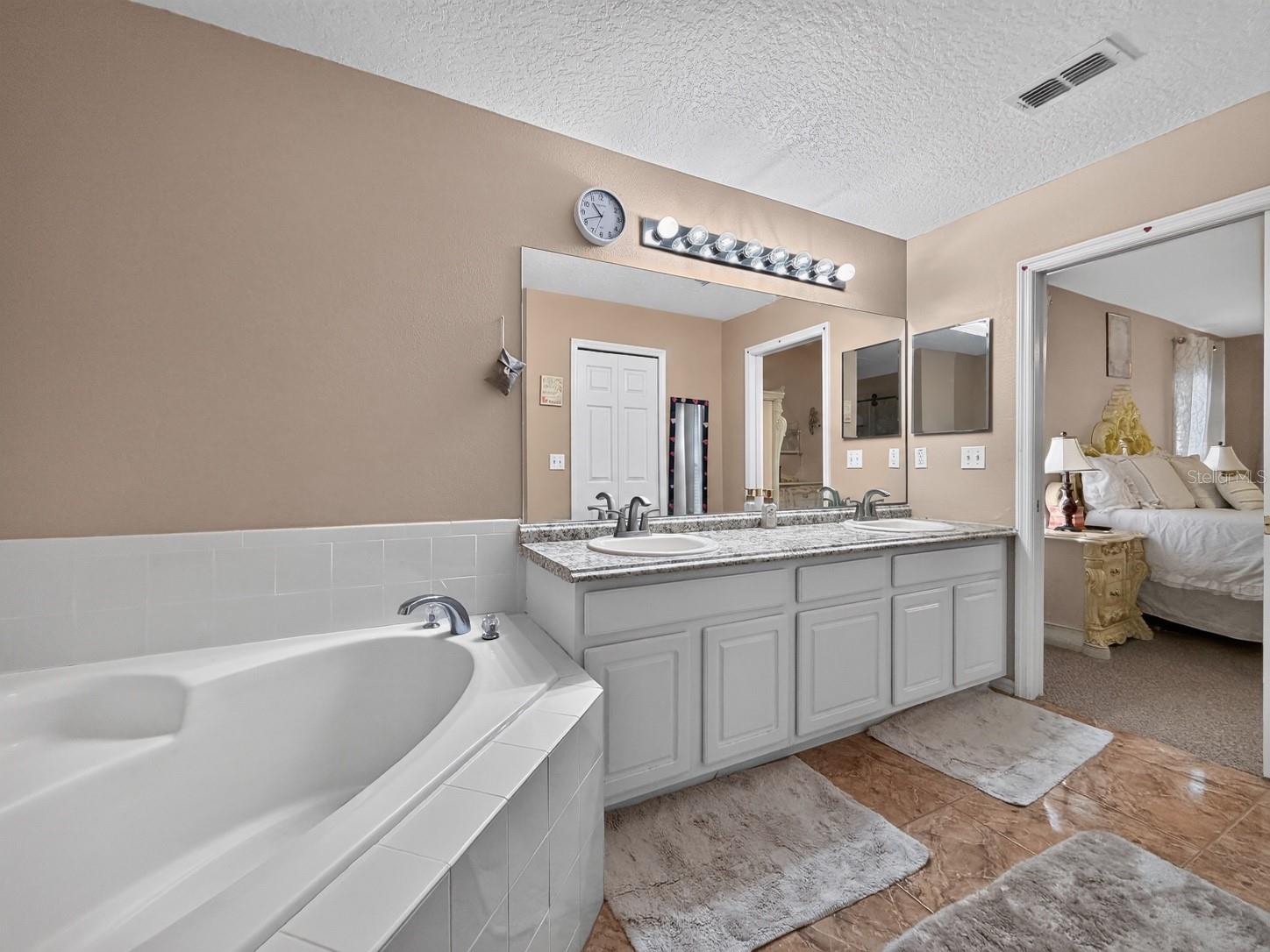 1048 HILL MOUNT DRIVE, Minneola, FL 34715