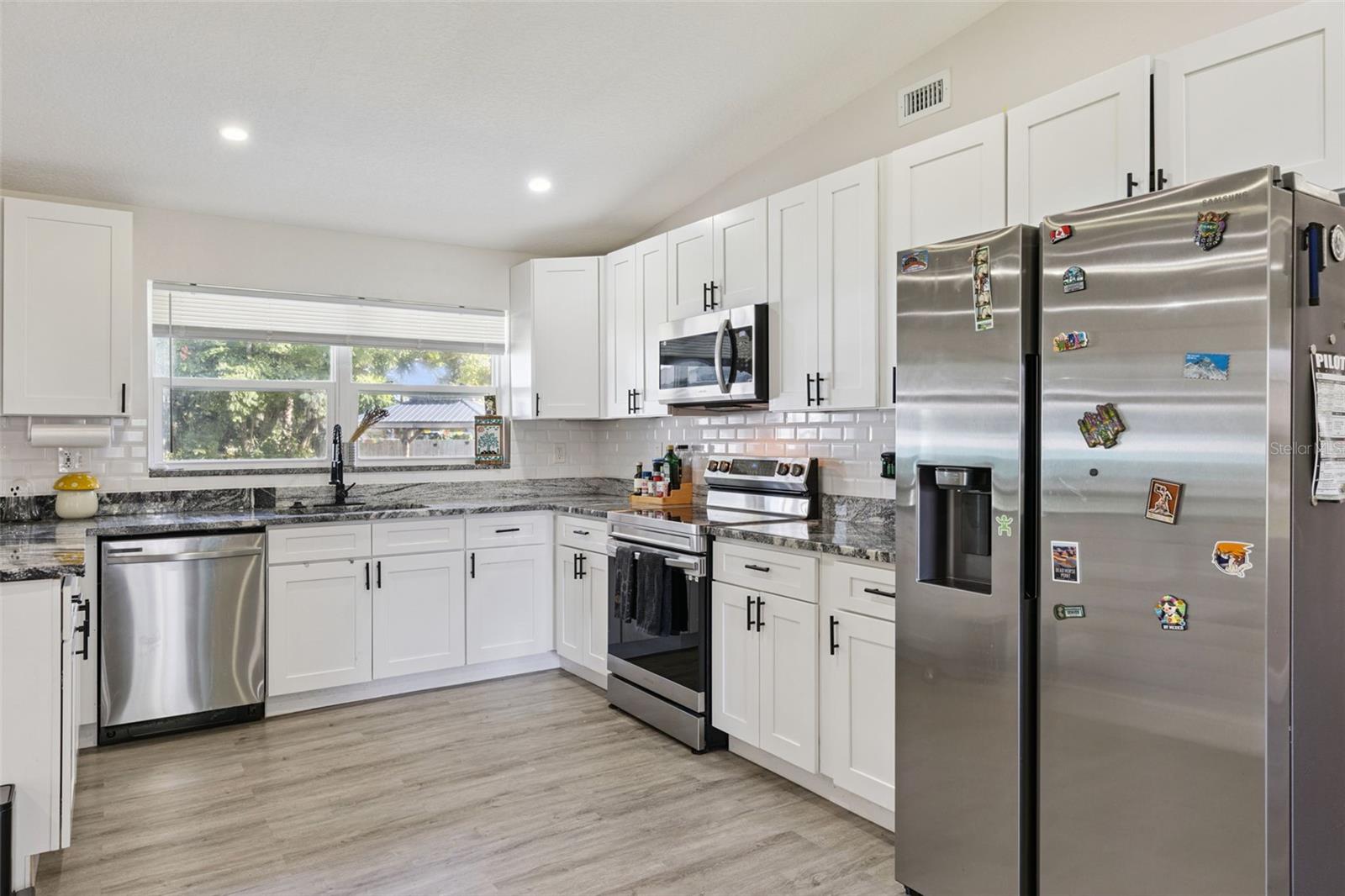 200 E PARKDALE AVENUE, Deland, FL 32724