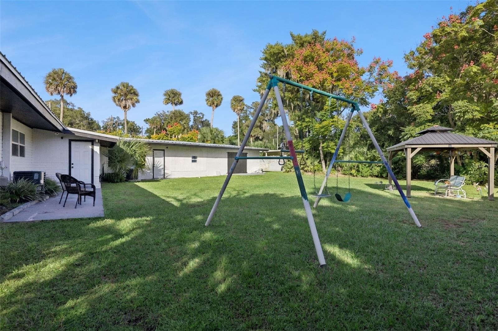 200 E PARKDALE AVENUE, Deland, FL 32724