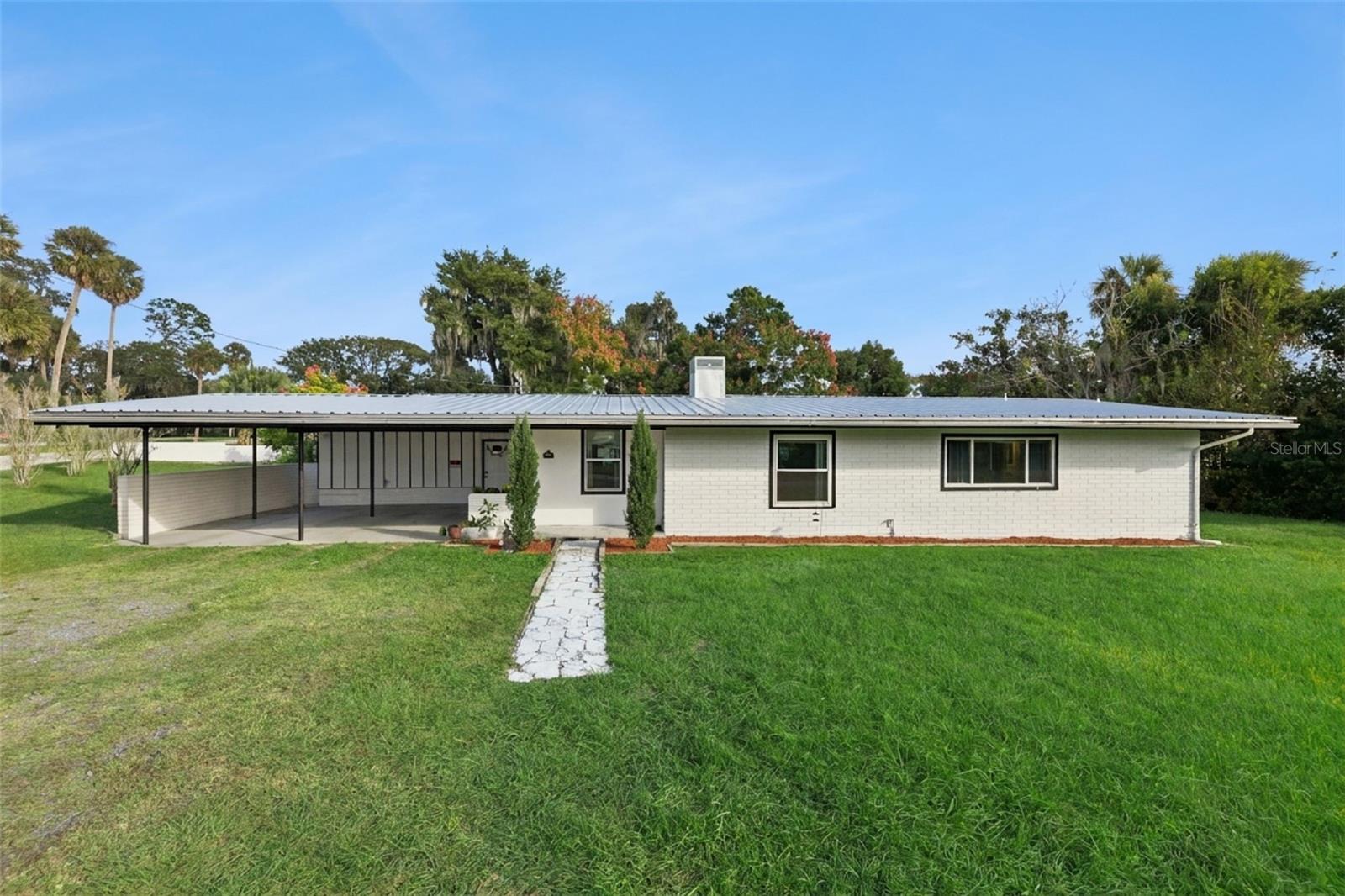 200 E PARKDALE AVENUE, Deland, FL 32724