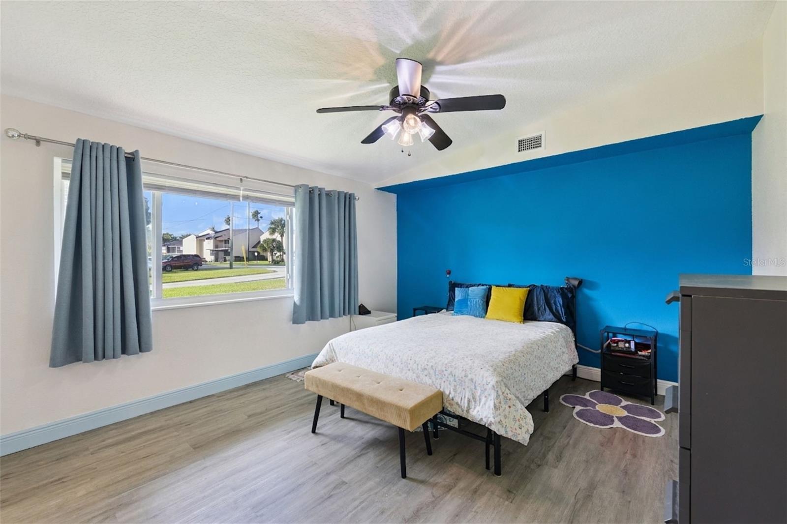 200 E PARKDALE AVENUE, Deland, FL 32724
