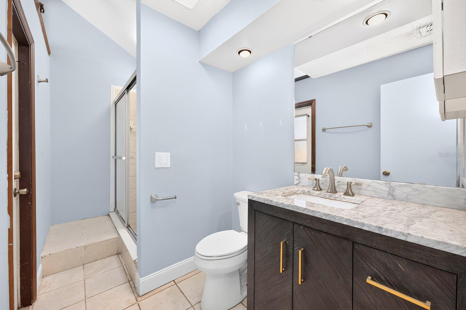 Primary en-suite bath.