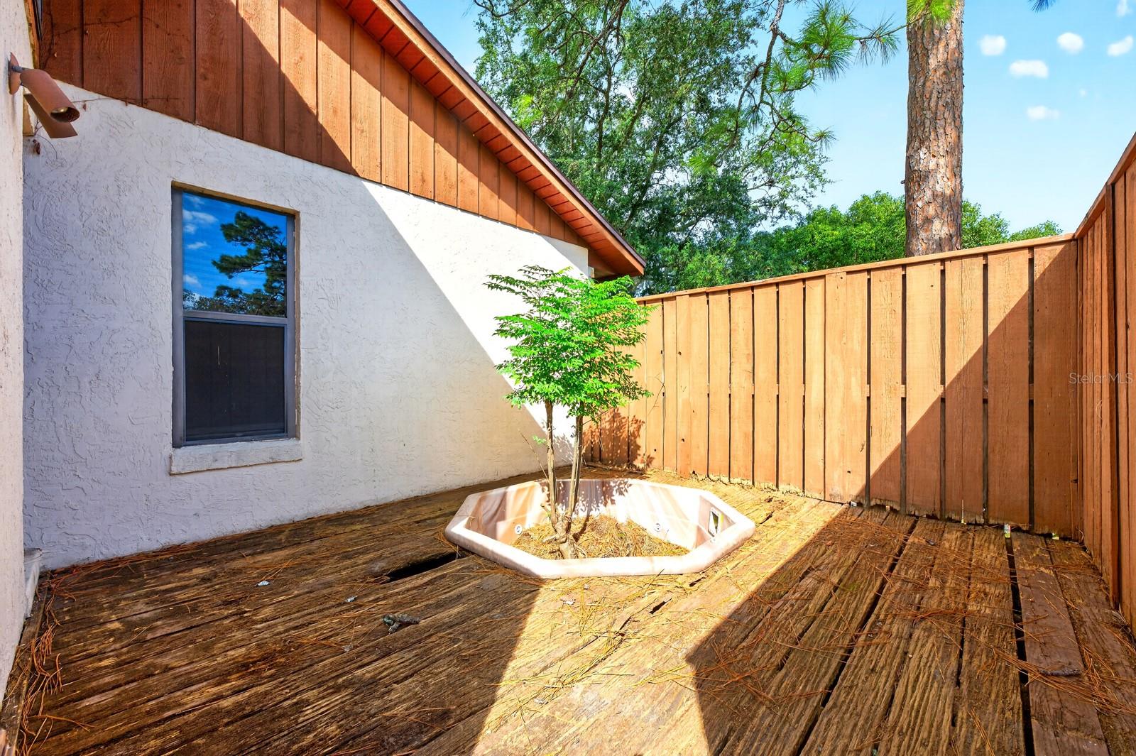 Private Deck.