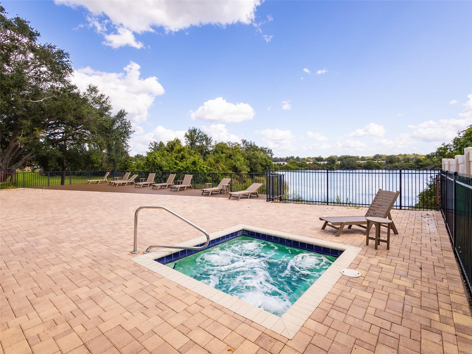 345 LAKEPOINTE DRIVE, #302, Altamonte Springs, FL 32701