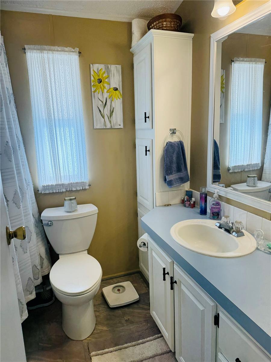 Bathroom with shower/tub