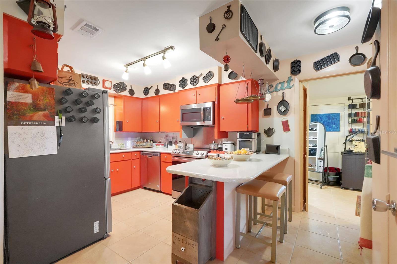 6 S LAKE PLEASANT ROAD, Apopka, FL 32703